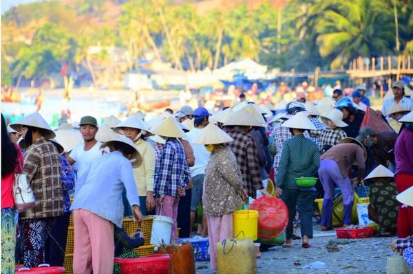 Chợ hải sản lúc mờ sáng ở Mũi Né